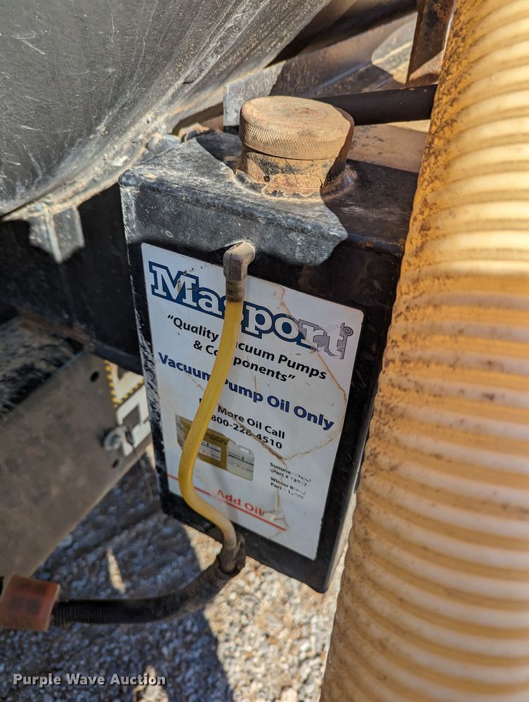 image for item LP9209 2013 Mack GU813  vacuum truck