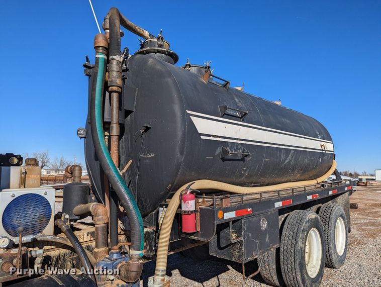 image for item LP9209 2013 Mack GU813  vacuum truck