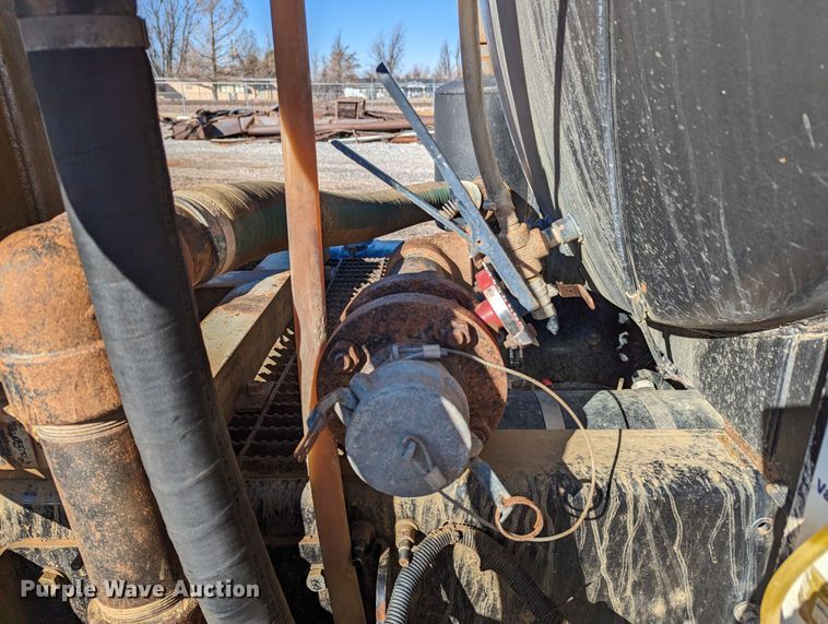 image for item LP9209 2013 Mack GU813  vacuum truck