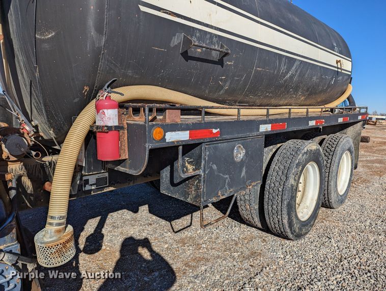 image for item LP9209 2013 Mack GU813  vacuum truck