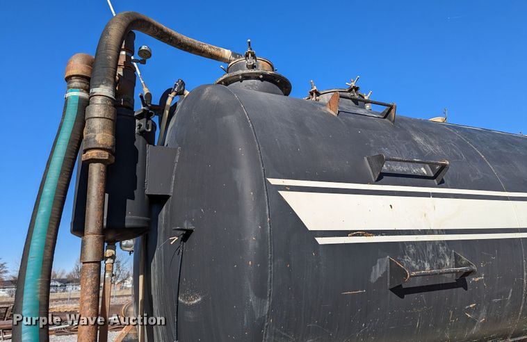 image for item LP9209 2013 Mack GU813  vacuum truck