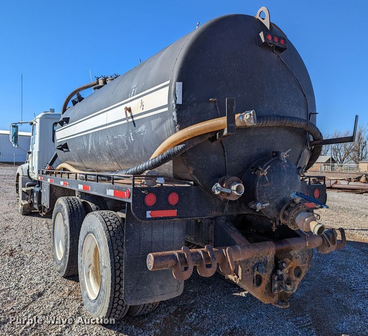 image for item LP9209 2013 Mack GU813  vacuum truck