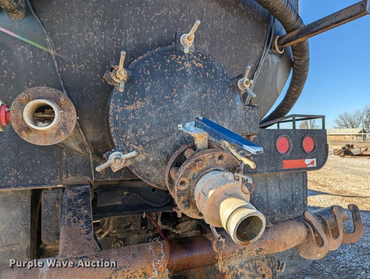 image for item LP9209 2013 Mack GU813  vacuum truck