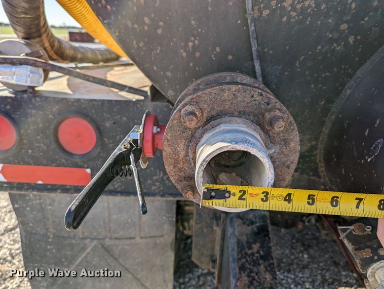 image for item LP9209 2013 Mack GU813  vacuum truck