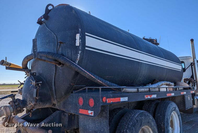 image for item LP9209 2013 Mack GU813  vacuum truck