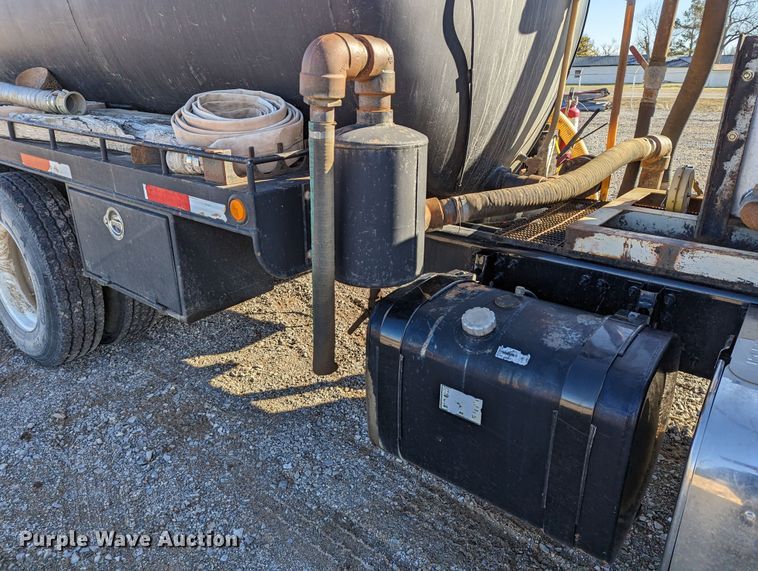 image for item LP9209 2013 Mack GU813  vacuum truck