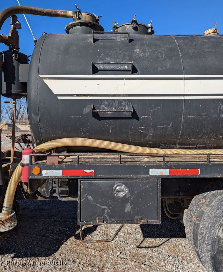 image for item LP9209 2013 Mack GU813  vacuum truck