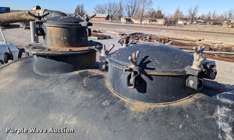 image for item LP9209 2013 Mack GU813  vacuum truck