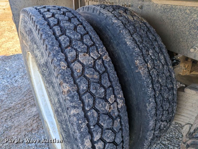 image for item LP9209 2013 Mack GU813  vacuum truck