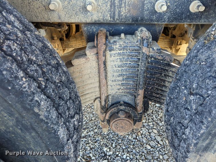 image for item LP9209 2013 Mack GU813  vacuum truck