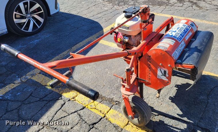 image for item LR9169 Kwik-trench KT200B  trencher
