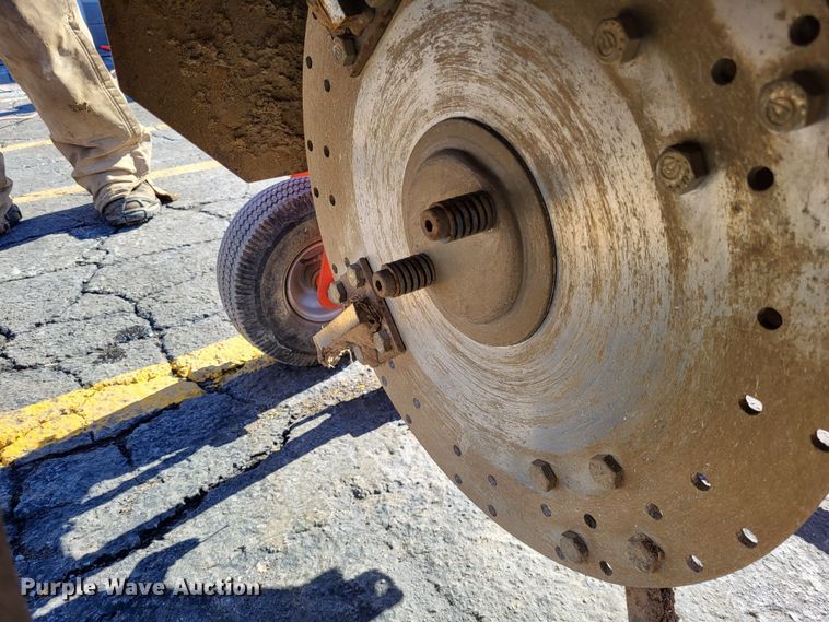 image for item LR9169 Kwik-trench KT200B  trencher