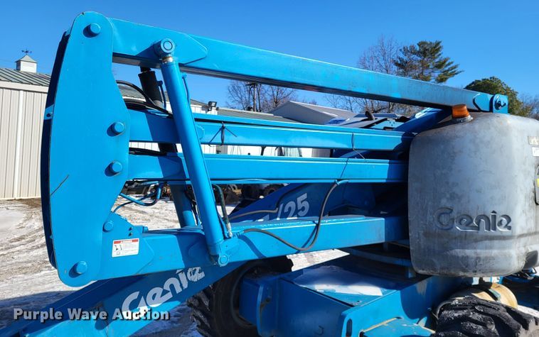 image for item LR9172 2003 Genie Z45/25  boom lift