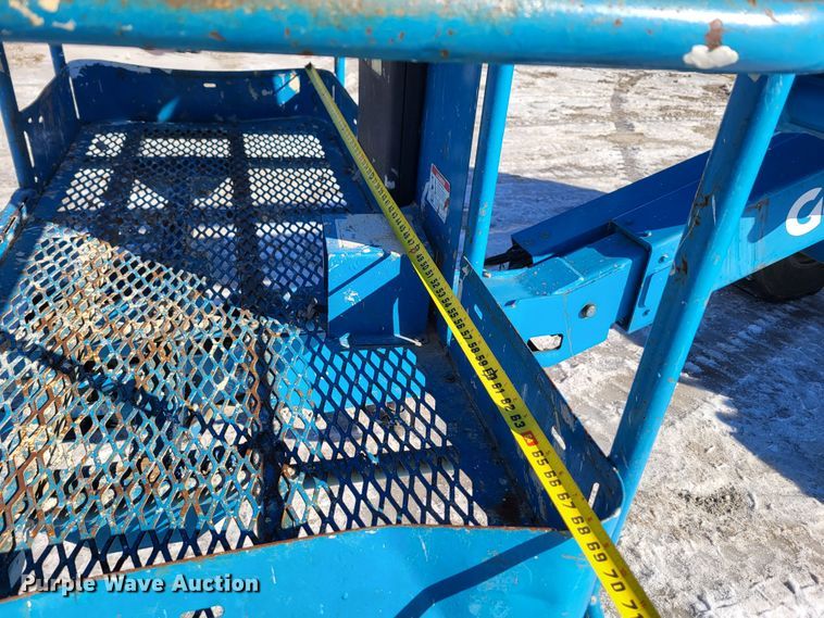 image for item LR9172 2003 Genie Z45/25  boom lift