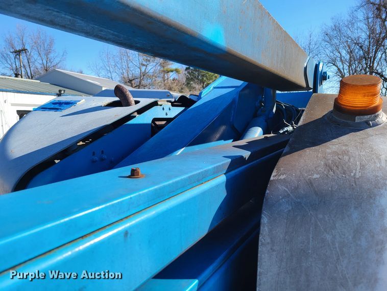 image for item LR9172 2003 Genie Z45/25  boom lift