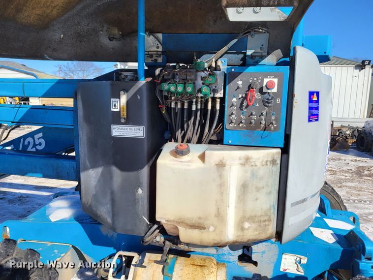 image for item LR9172 2003 Genie Z45/25  boom lift