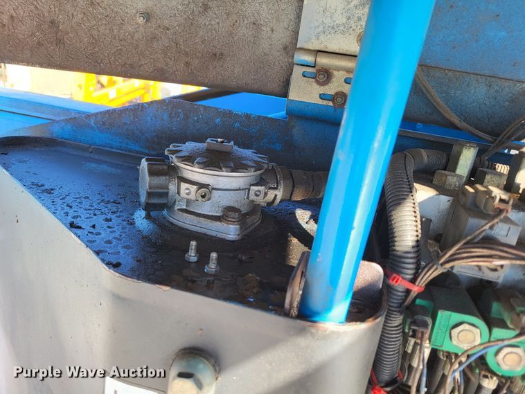 image for item LR9172 2003 Genie Z45/25  boom lift