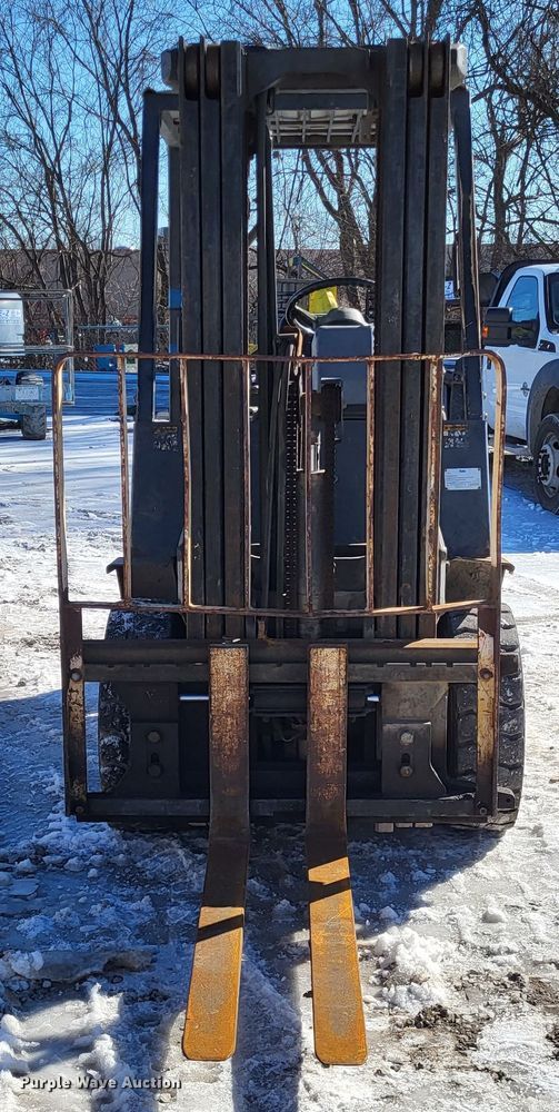 image for item LR9173 2003 Yale GTP050RGNUAE084  forklift