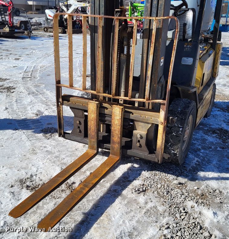 image for item LR9173 2003 Yale GTP050RGNUAE084  forklift