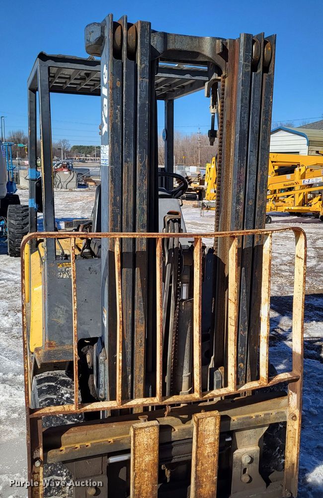 image for item LR9173 2003 Yale GTP050RGNUAE084  forklift