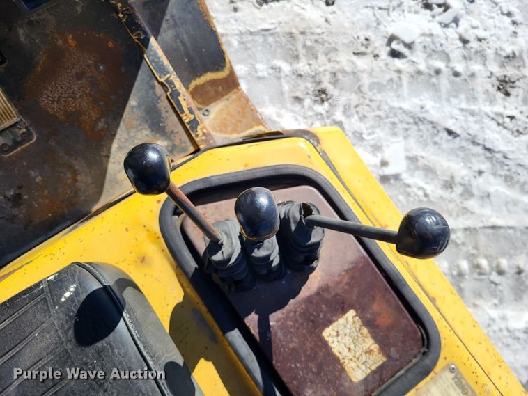 image for item LR9173 2003 Yale GTP050RGNUAE084  forklift