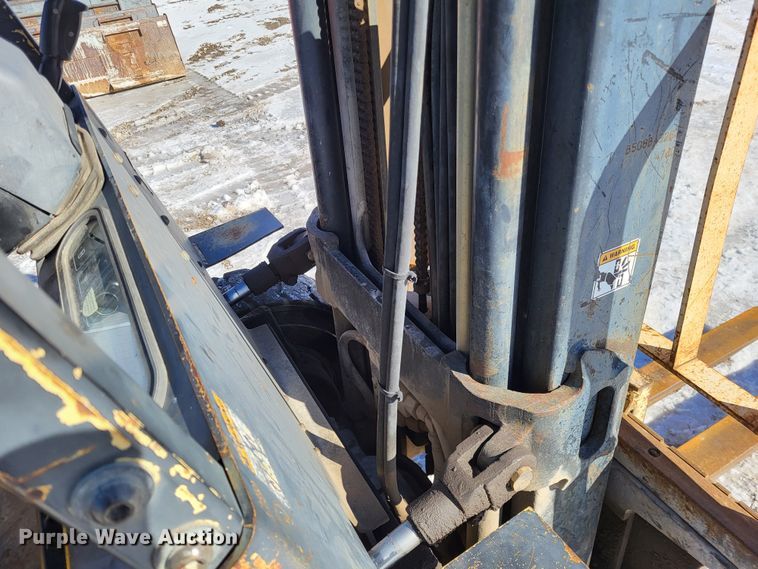 image for item LR9173 2003 Yale GTP050RGNUAE084  forklift