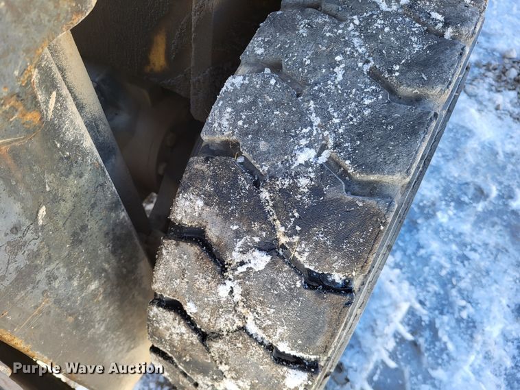 image for item LR9173 2003 Yale GTP050RGNUAE084  forklift