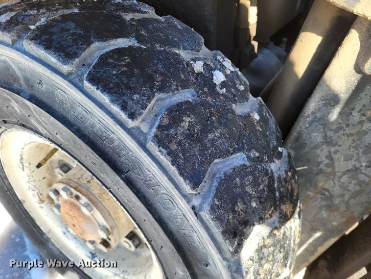 image for item LR9173 2003 Yale GTP050RGNUAE084  forklift