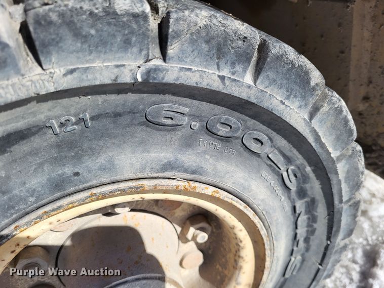 image for item LR9173 2003 Yale GTP050RGNUAE084  forklift