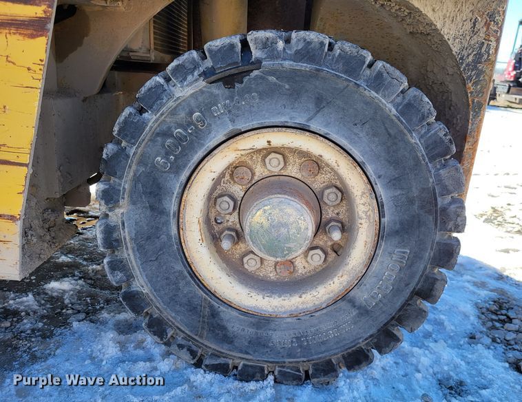 image for item LR9173 2003 Yale GTP050RGNUAE084  forklift