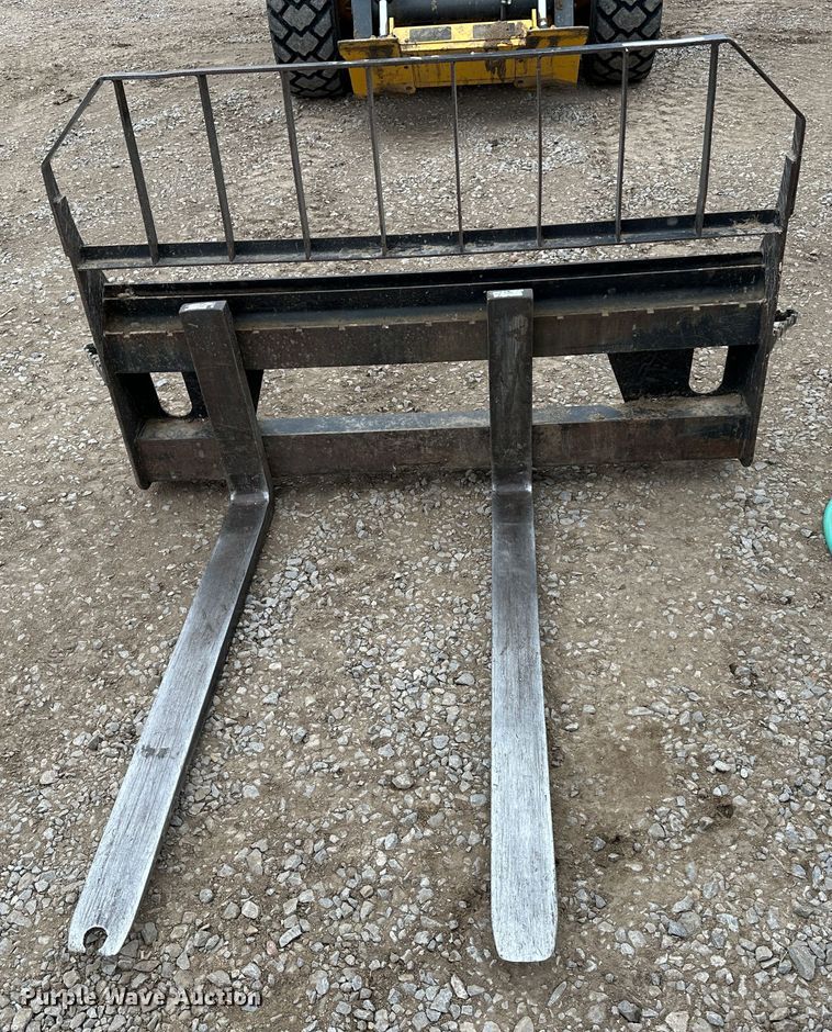 image for item LT9461 John Deere  skid steer forks