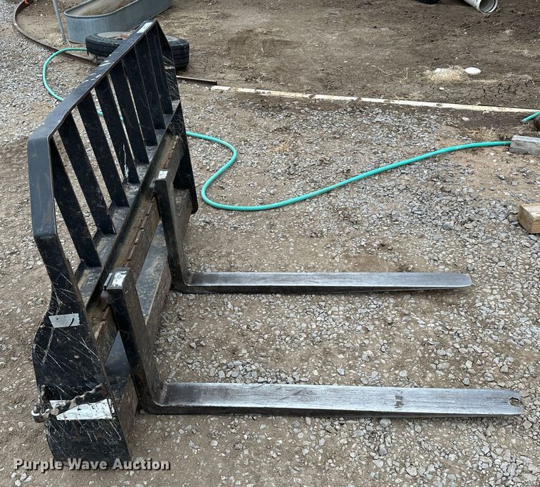 image for item LT9461 John Deere  skid steer forks