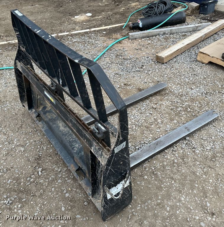 image for item LT9461 John Deere  skid steer forks