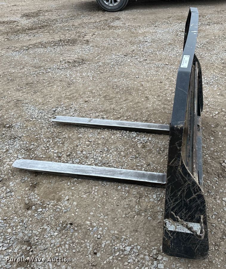 image for item LT9461 John Deere  skid steer forks