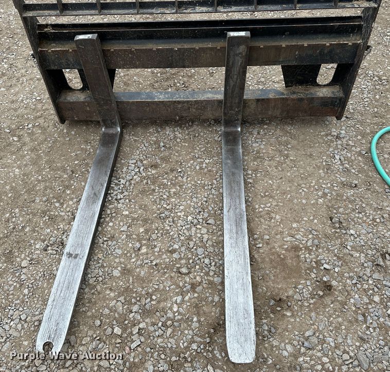 image for item LT9461 John Deere  skid steer forks