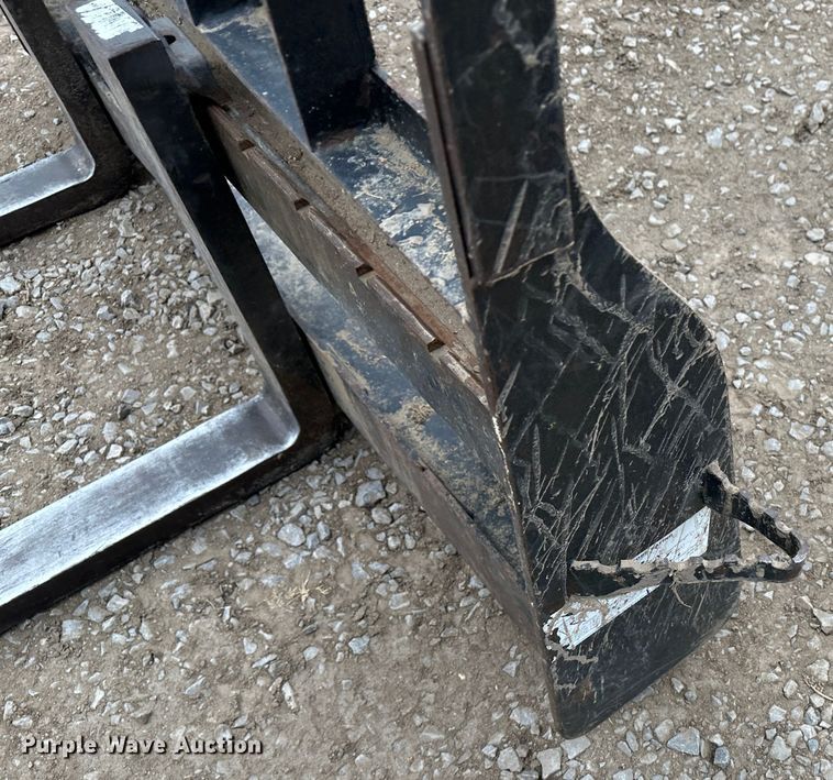 image for item LT9461 John Deere  skid steer forks