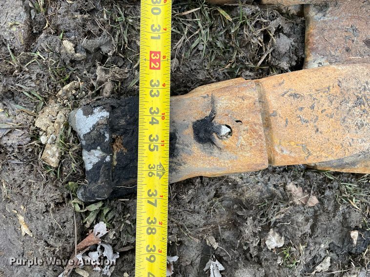 image for item MA9913 1999 Kobelco SK135SRLC  excavator