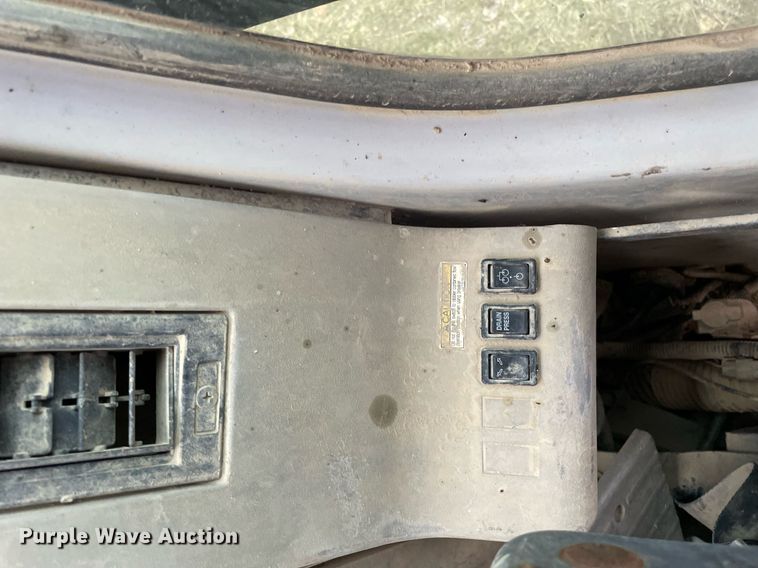 image for item MA9913 1999 Kobelco SK135SRLC  excavator