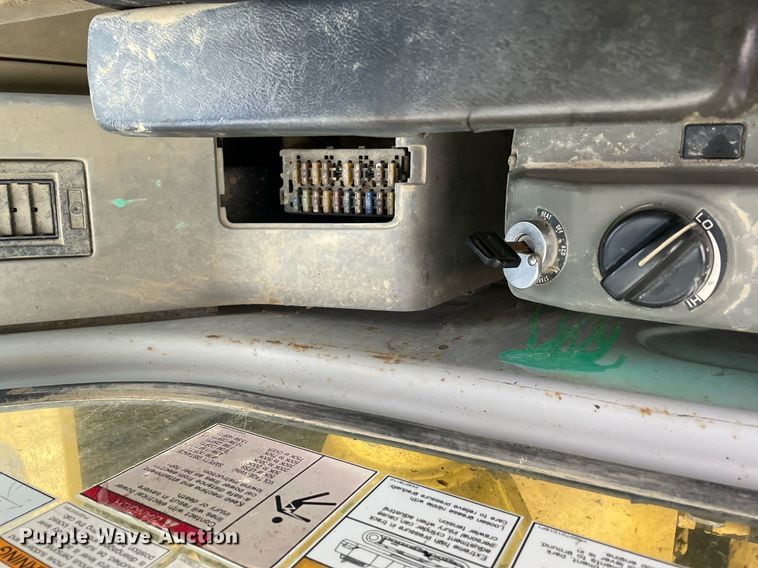 image for item MA9913 1999 Kobelco SK135SRLC  excavator