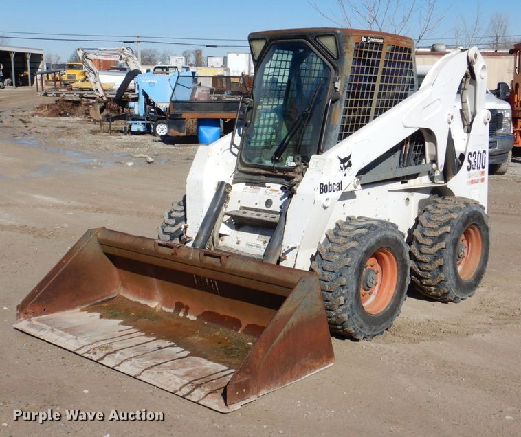 image for item MC9795 2003 Bobcat S300  skid steer loader