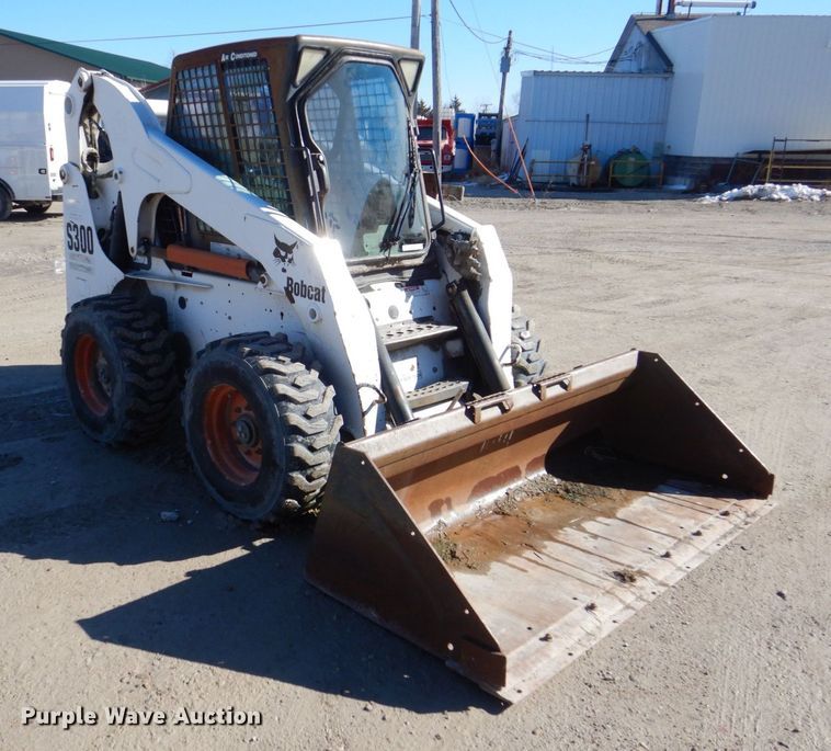image for item MC9795 2003 Bobcat S300  skid steer loader