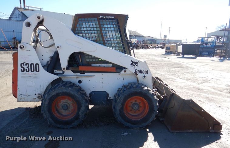 image for item MC9795 2003 Bobcat S300  skid steer loader
