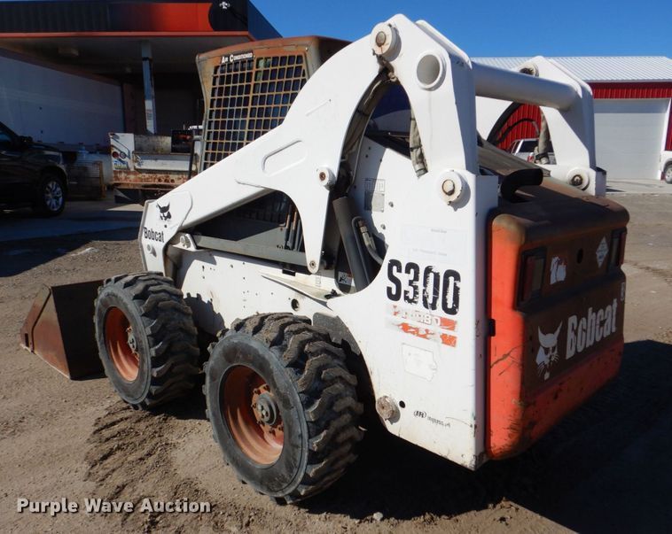 image for item MC9795 2003 Bobcat S300  skid steer loader