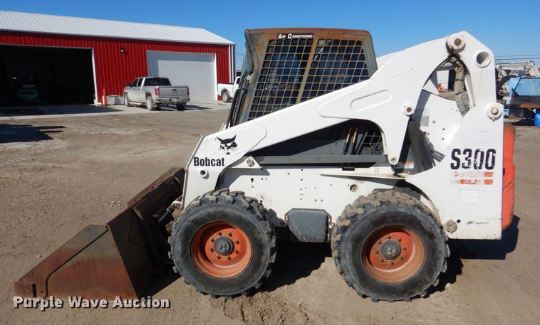 image for item MC9795 2003 Bobcat S300  skid steer loader