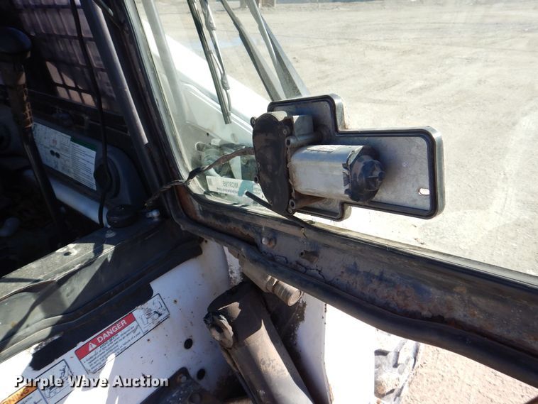 image for item MC9795 2003 Bobcat S300  skid steer loader