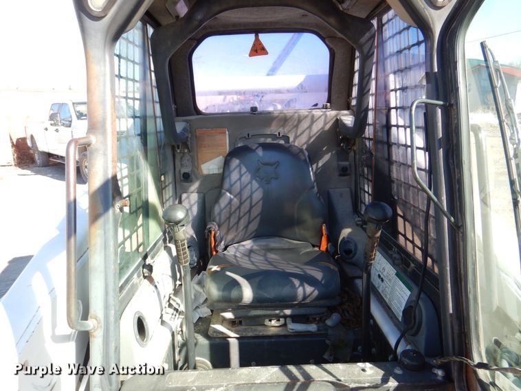 image for item MC9795 2003 Bobcat S300  skid steer loader