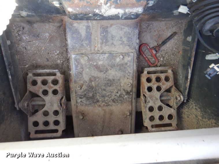 image for item MC9795 2003 Bobcat S300  skid steer loader