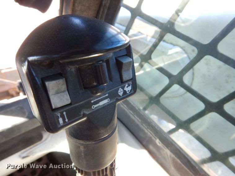 image for item MC9795 2003 Bobcat S300  skid steer loader