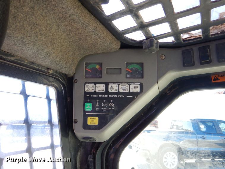 image for item MC9795 2003 Bobcat S300  skid steer loader