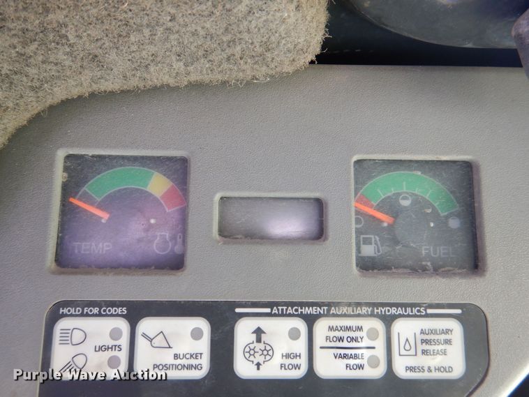 image for item MC9795 2003 Bobcat S300  skid steer loader